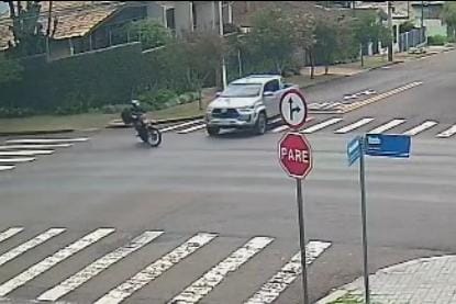 Acidente registrado por câmera no centro de Cascavel