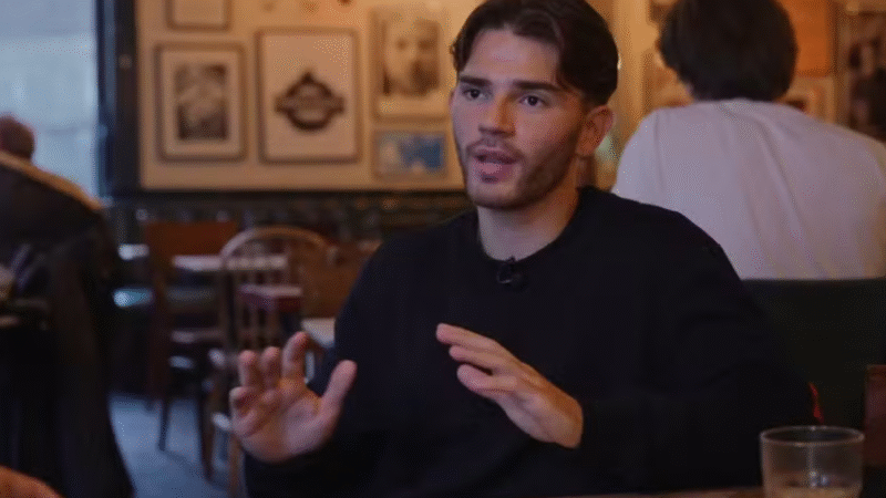 Reencontro Emocionante: Jovem Encontra Pai Desconhecido Após Duas Décadas em Supermercado