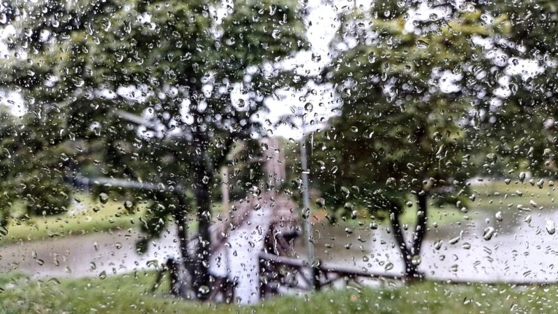 Frente fria traz tempestades ao Paraná; intensidade será menor que na última semana