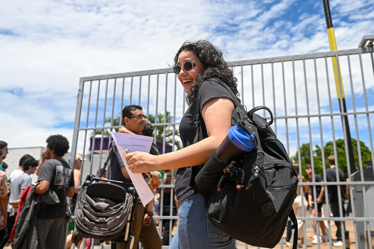 Hugo Motta faz piada sobre projeto de lei para atrasados do Enem