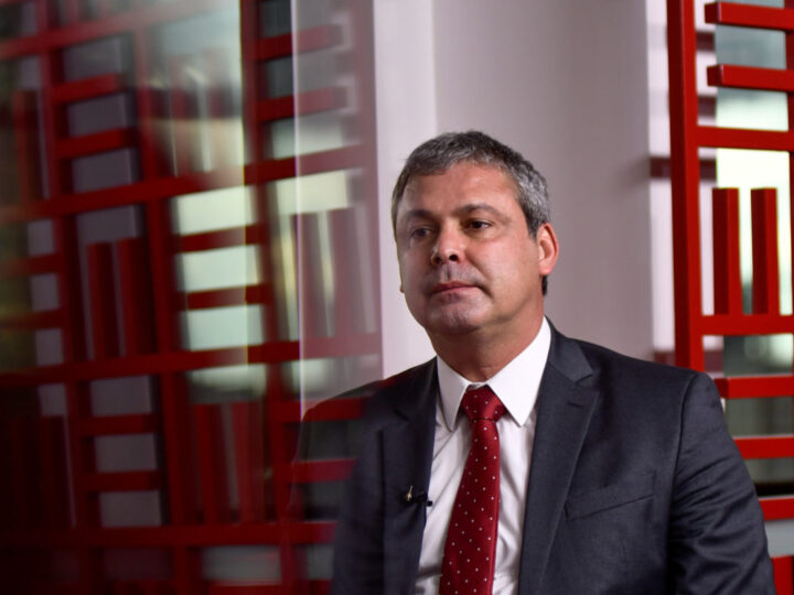 Líder do PT enfrenta isolamento e provocações na Câmara