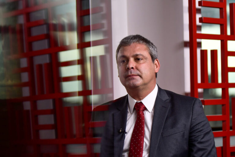 Líder do PT enfrenta isolamento e provocações na Câmara