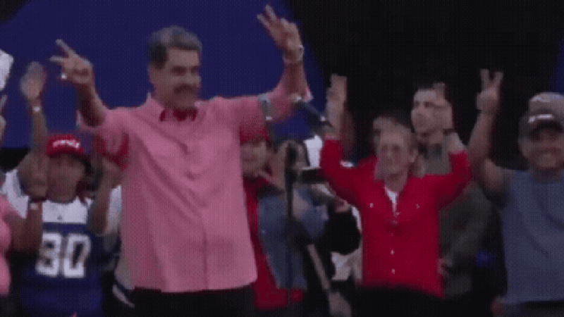 Maduro canta ‘Imagine’ e pede paz aos EUA em ato político