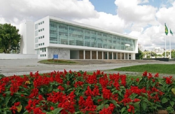 Sonho do PT é uma frente ampla de esquerda contra a direita