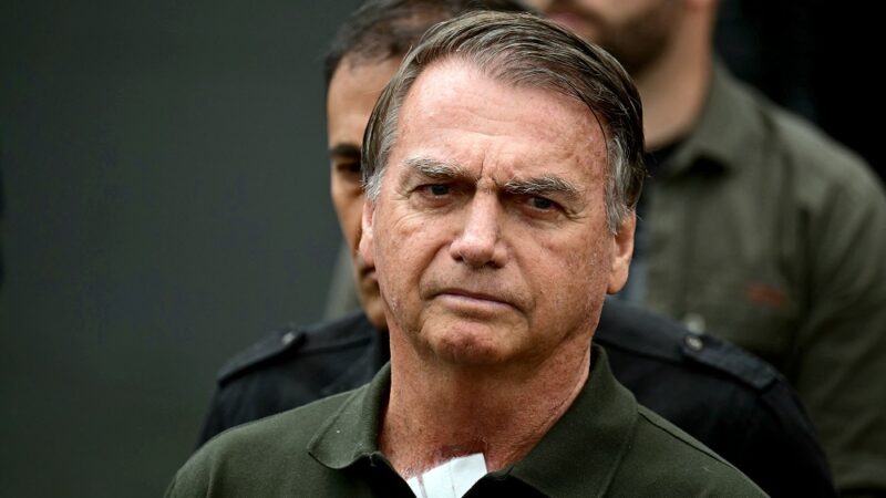 Prisão de Bolsonaro Incendeia as Redes Sociais: Famosos Reagem com Emoção e Polêmica