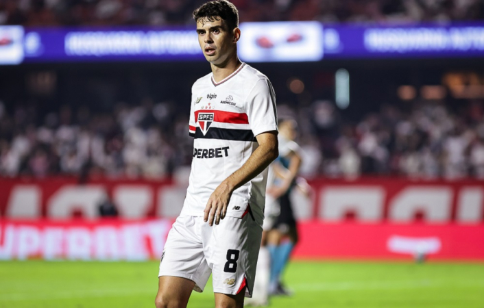 Oscar recebe alta após internação por problemas cardíacos