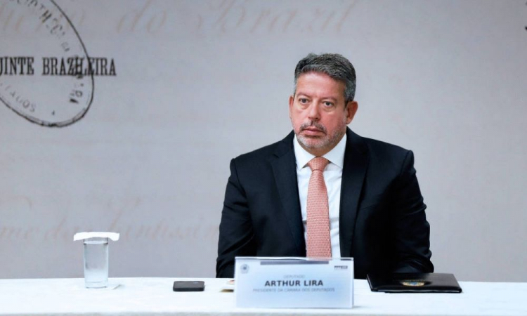 Arthur Lira critica prisão de Bolsonaro e aponta polarização política