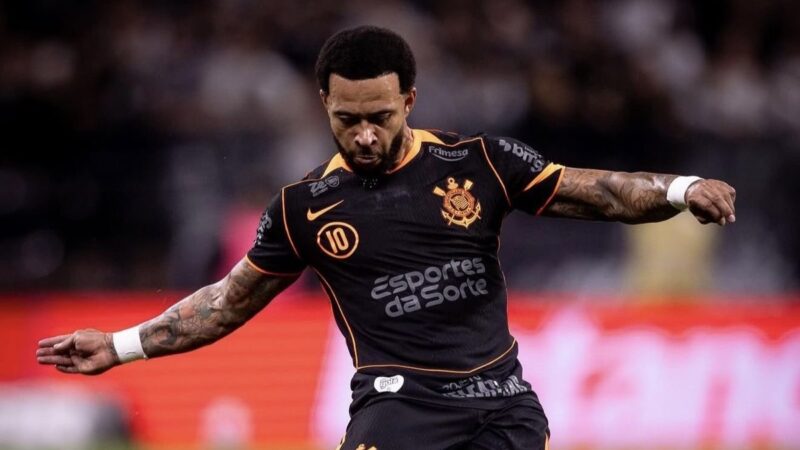 Lance Bizarro: ‘Fogo Amigo’ de Ramalho Anula Falta Perigosa de Depay em Derrota do Corinthians