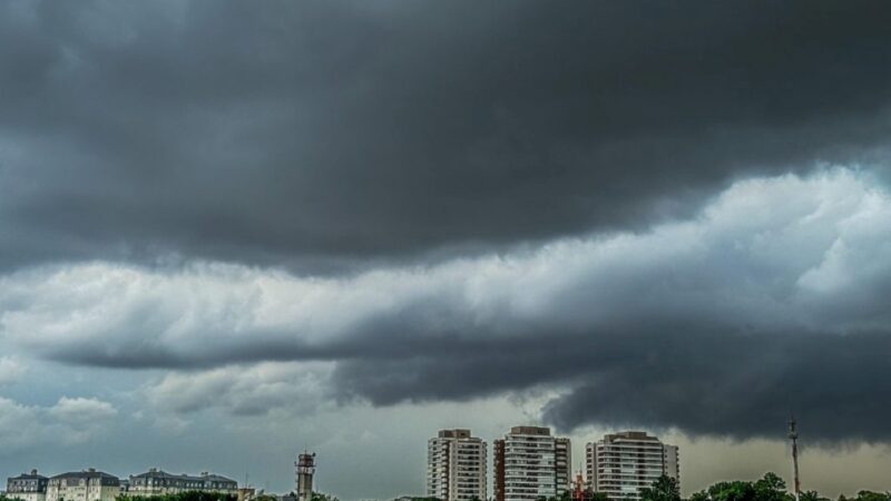 Alerta vermelho do Inmet para tempestades em quatro estados