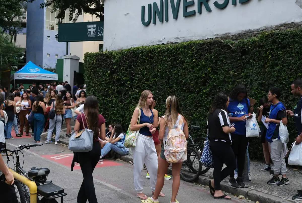 Enem 2025: Candidatos Enfrentam Matemática e Ciências da Natureza neste Domingo