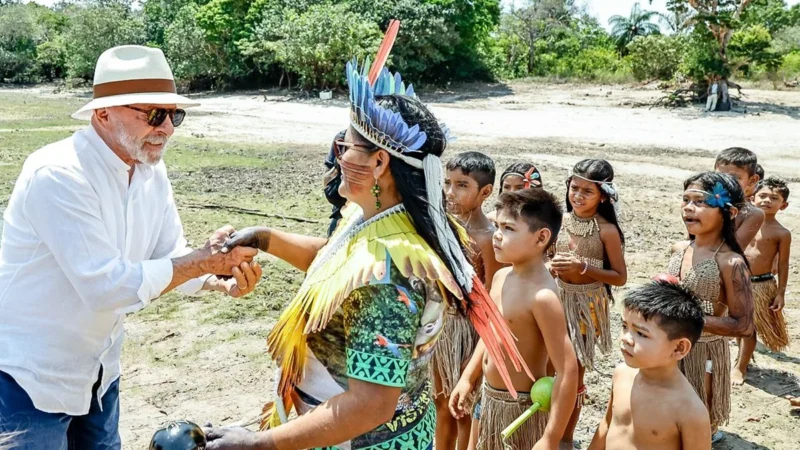Lula em visita a aldeia indígena no Pará antes da COP30