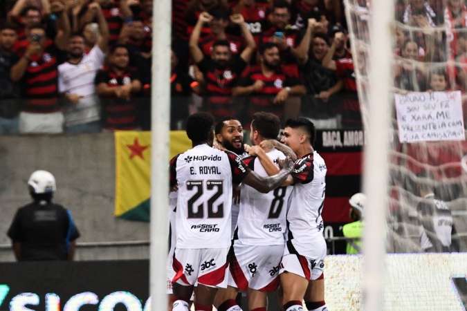 Flamengo comemora 130 anos com vitória expressiva e rebaixa o Sport