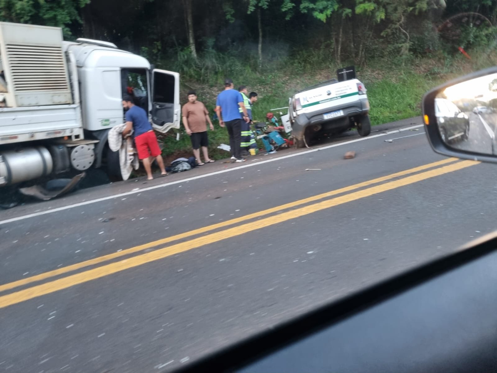 Momentos após o gravíssimo acidente (Fotos: Léo Minski)