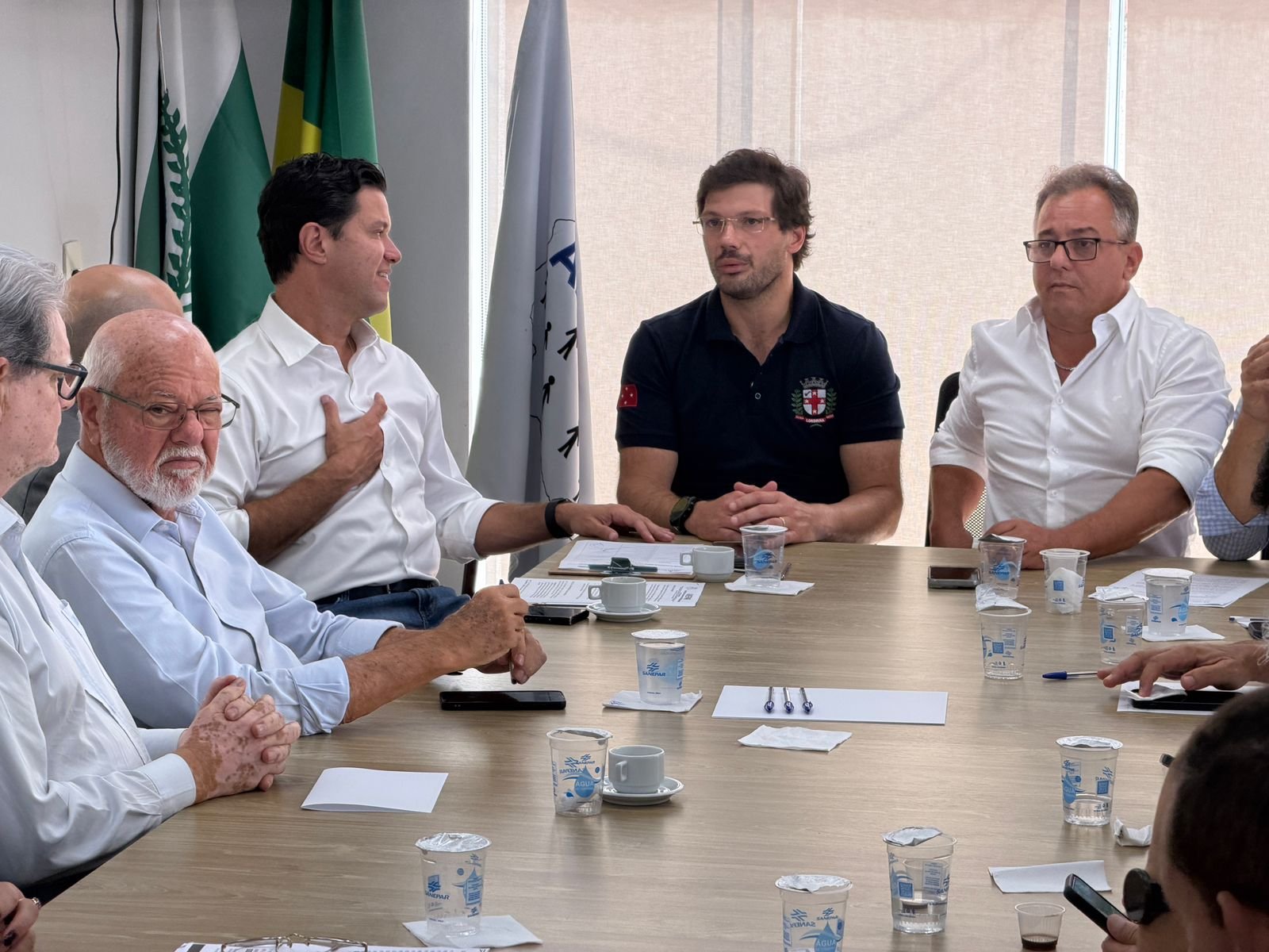 Guto Silva reunido com prefeitos da Amepar (Crédito/Fotos: AMEPAR/Divulgação)