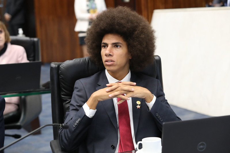 Renato Freitas em plenário (Foto: Foto: Dálie Felberg/Alep)