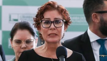 Carla Zambelli renuncia ao mandato de deputada após STF determinar cassação