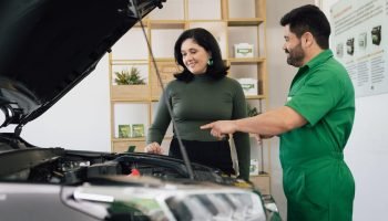 Carros parados exigem atenção especial às baterias