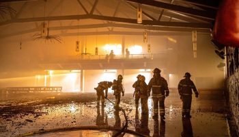 Vista parcial da Catedral San Blas após o incêndio que atingiu o telhado. — Foto