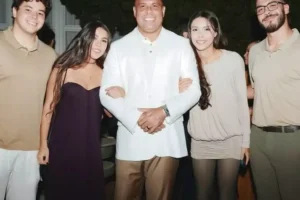 1157870897-ronaldo-fenomeno-e-filhos-610x400-1