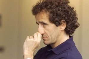 1160460649-alain-prost-tetracampeao-mundial-de-formula-1-300x244-1