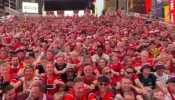 1445292008-torcedores-noruegueses-na-time-square-610x400-1