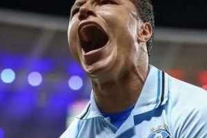 1676513640-2026-gremio-lateral-esquerdo-marlon
