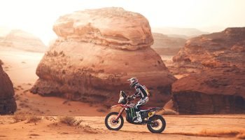 Schareina lidera Dakar após vitória no segundo dia