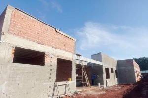 Foto: Logo Tarobá - Branco