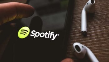 1885857493-celular-spotify-fones-apple