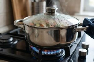 2014843406-pot-on-lit-burner