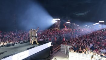 Banda da PM anima multidão com repertório variado antes do show do Roupa Nova