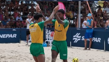 Brasileiros vencem argentinos no desafio internacional de futevôlei do Verão Maior Paraná