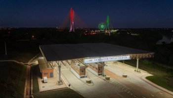 Caminhão atravessa pela primeira vez a Ponte da Integração