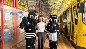 Ação de conscientização sobre dengue no Terminal da Fonte. — Foto: g+ notícias