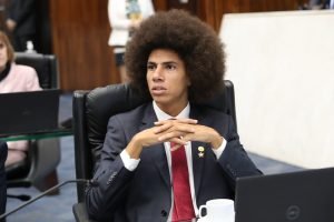 Renato Freitas em plenário (Foto: Foto: Dálie Felberg/Alep)
