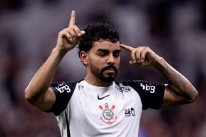 Bidu comemora gol na vitória sobre o Bragantino — Foto: Rodrigo Coca/Corinthians
