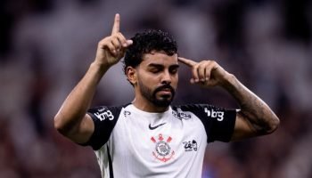 Bidu comemora gol na vitória sobre o Bragantino — Foto: Rodrigo Coca/Corinthians