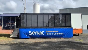 5B1773316876_voica5D