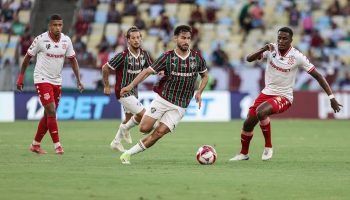 Fluminense em ação durante a partida contra o Bangu. — Foto: Lucas Merçon / Flum
