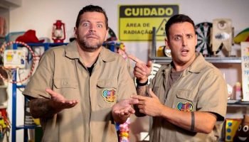 734979719-victor-sarro-comemora-sucesso-do-39-comedia-sbt-39-aos-domingos