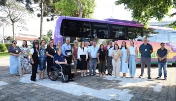 Guarapuava recebe ônibus para os idosos e carro para a Associação Guarapuava Mundo Azul