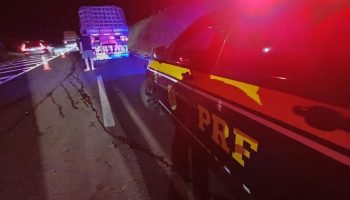 Caminhão e Gol após colisão na BR 373, em Imbituva — Foto: g+ notícias