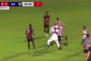 Torcedores do Moto Club agredidos atacante durante partida no Maranhão — Foto: R