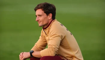 Técnico do Athletico celebra vitória na estreia do Paranaense 2026