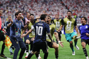 Argentina-vira-nos-acrescimos-elimina-a-Inglaterra-e-segue-em-busca-do-bicampeonato