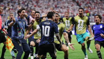 Argentina-vira-nos-acrescimos-elimina-a-Inglaterra-e-segue-em-busca-do-bicampeonato