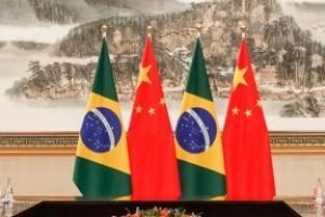 Bandeiras-do-Brasil-e-da-China-300x192-1