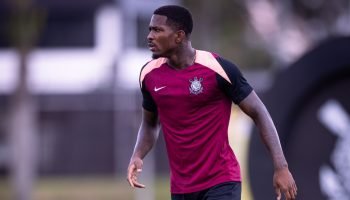 Athletico negocia retorno de zagueiro do Corinthians