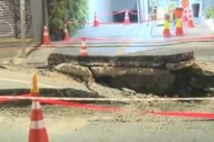 Cratera-na-Rua-da-Consolacao-em-Sao-Paulo-300x166-1