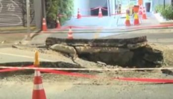 Cratera-na-Rua-da-Consolacao-em-Sao-Paulo-300x166-1